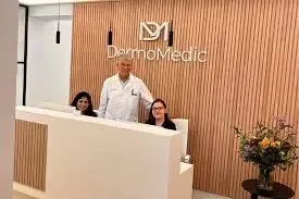 Especialista realizando diagnóstico personalizado en LEDEL