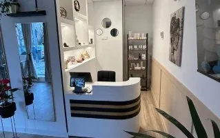 Recepción del centro de estética Ledel Dermoestetica en Moratalaz, Madrid