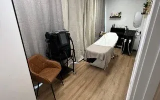 Zona de aparatología con tecnología avanzada en Ledel Dermoestetica, Madrid